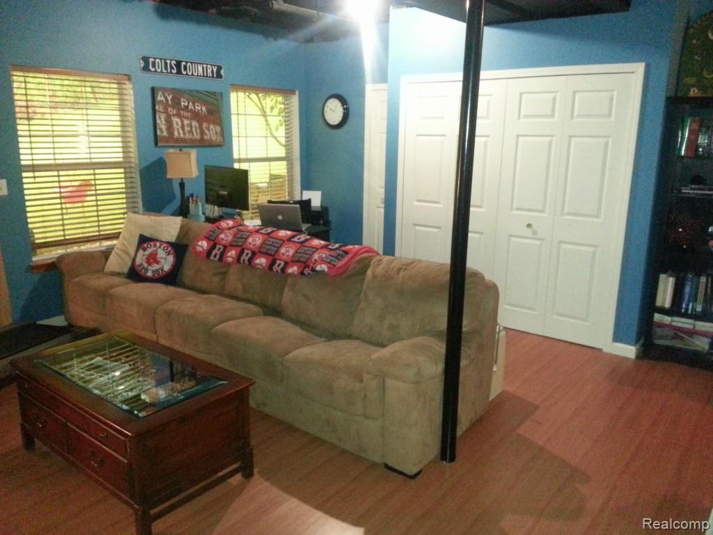 943 Pine Tree Road Lake Orion, MI 48362 - Photo 16 of 21 20140602_205156.jpg