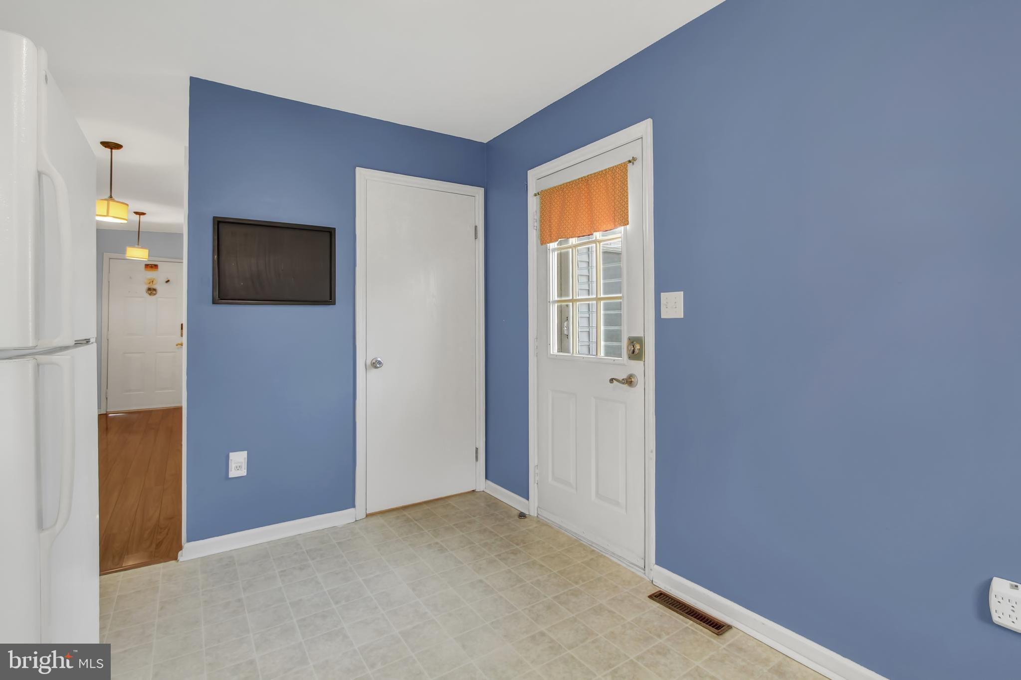 24 Winding Way Lititz, PA 17543 - Photo 11 of 27 a view of empty room with window
