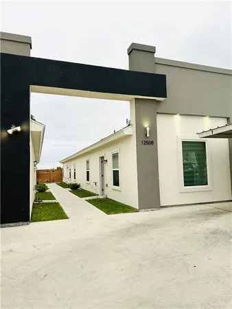 a view of a house with a backyard