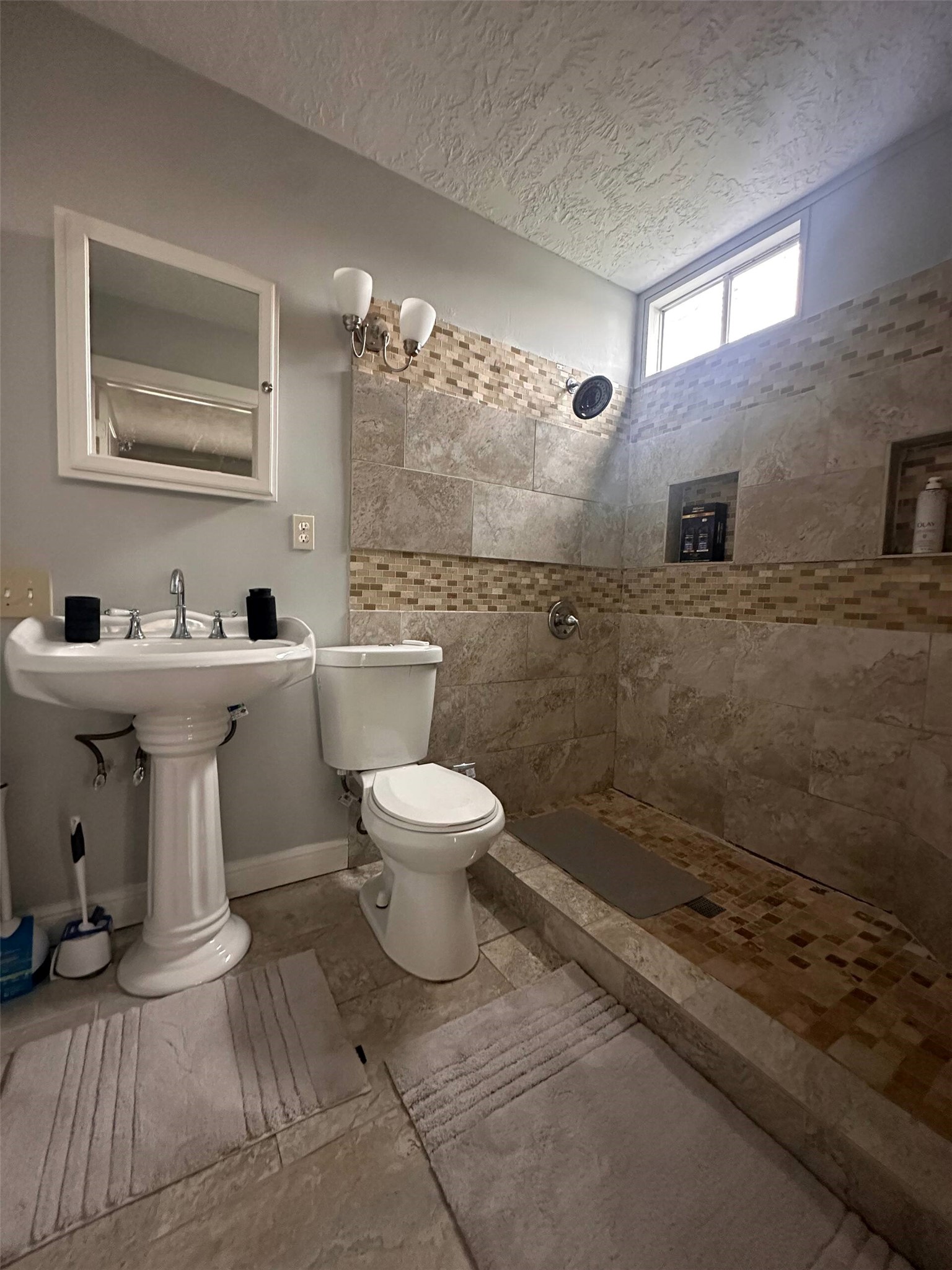 15 Stiles Street Houston, TX 77011 - Photo 13 of 33 a bathroom with a toilet sink and mirror