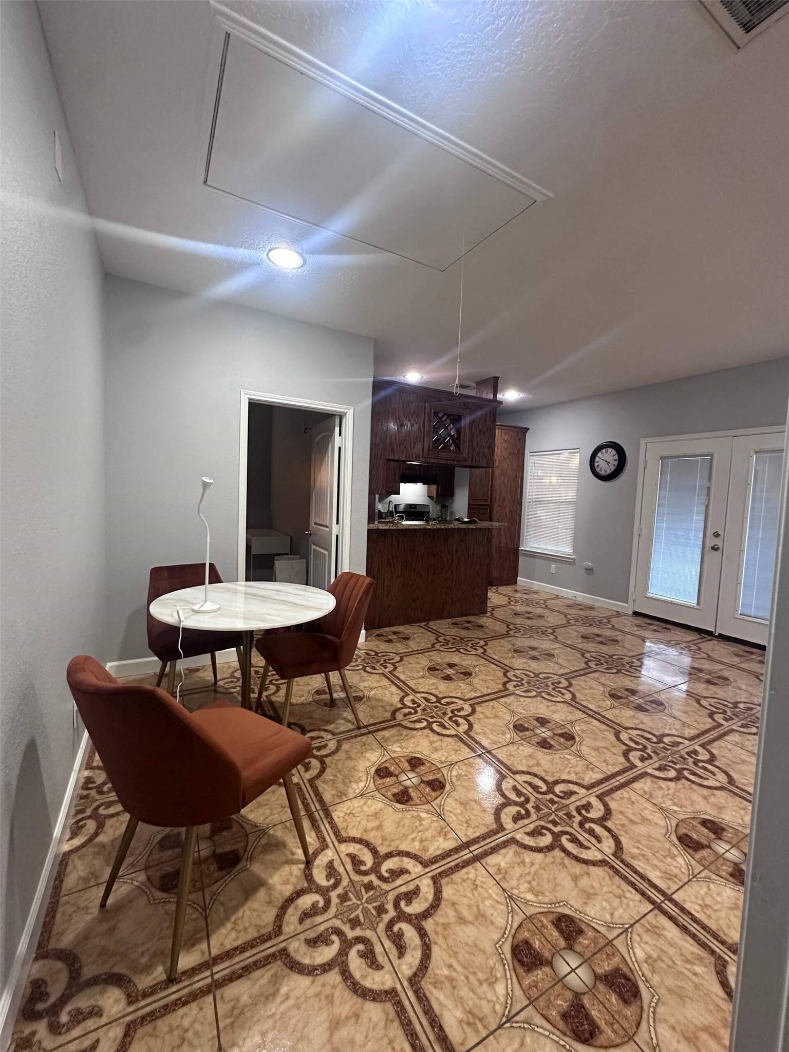15 Stiles Street Houston, TX 77011 - Photo 23 of 33 a view of a dining room with a table and chairs