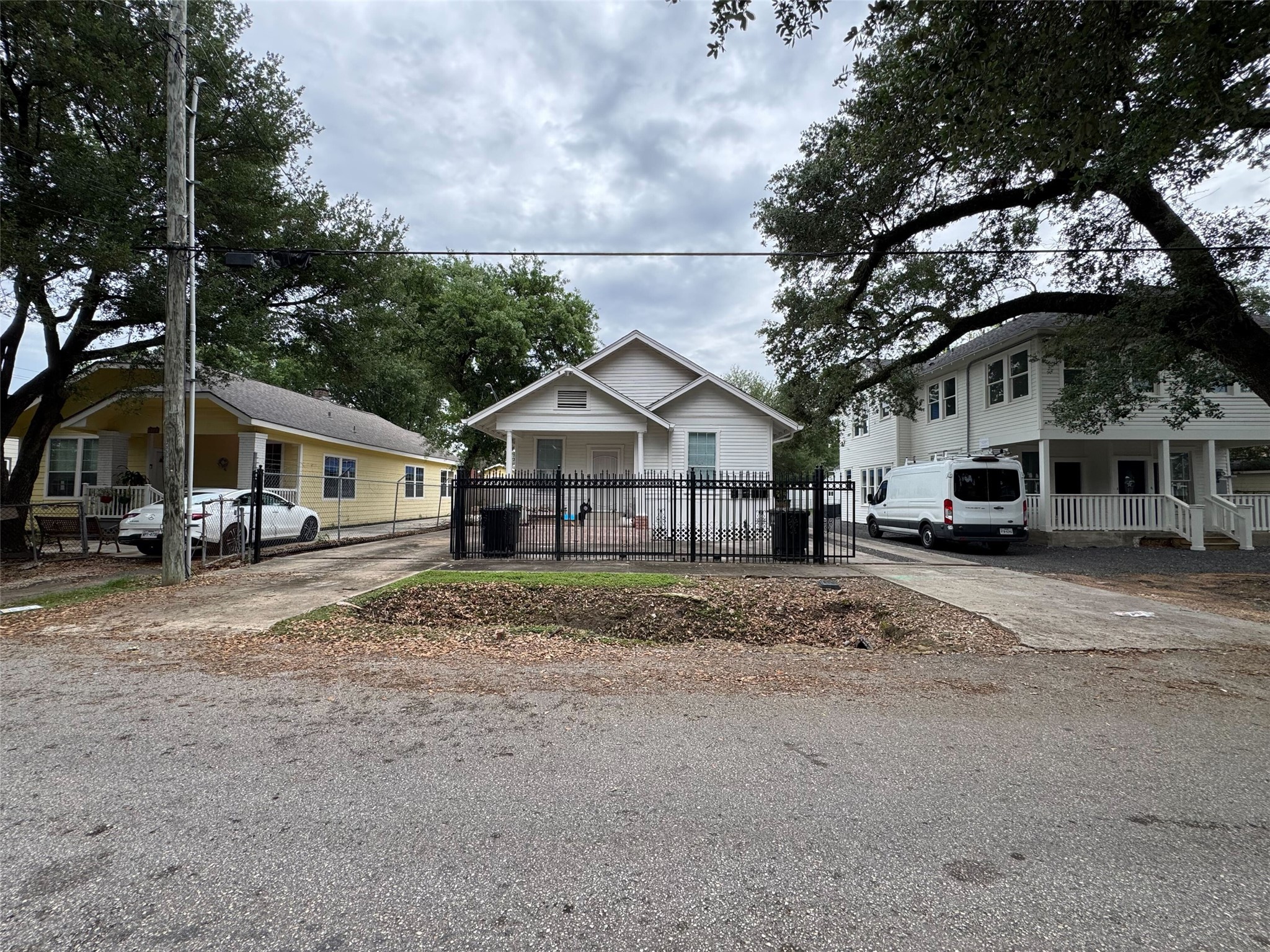 15 Stiles Street Houston, TX 77011 - Photo 3 of 33 a front view of a house with a yard and large trees