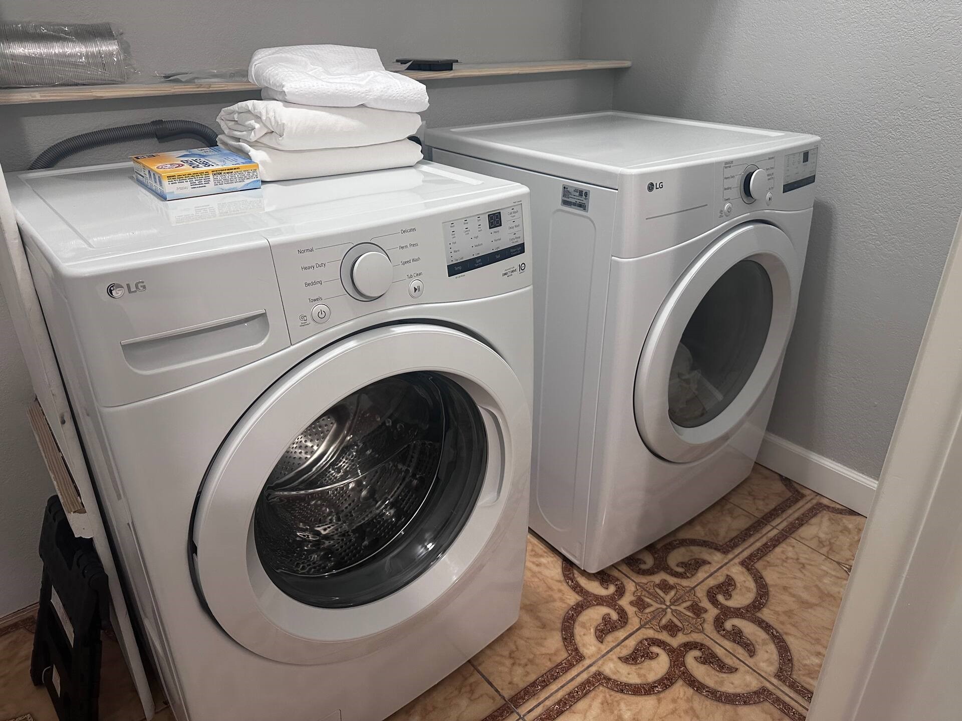 15 Stiles Street Houston, TX 77011 - Photo 31 of 33 a utility room with dryer and washer