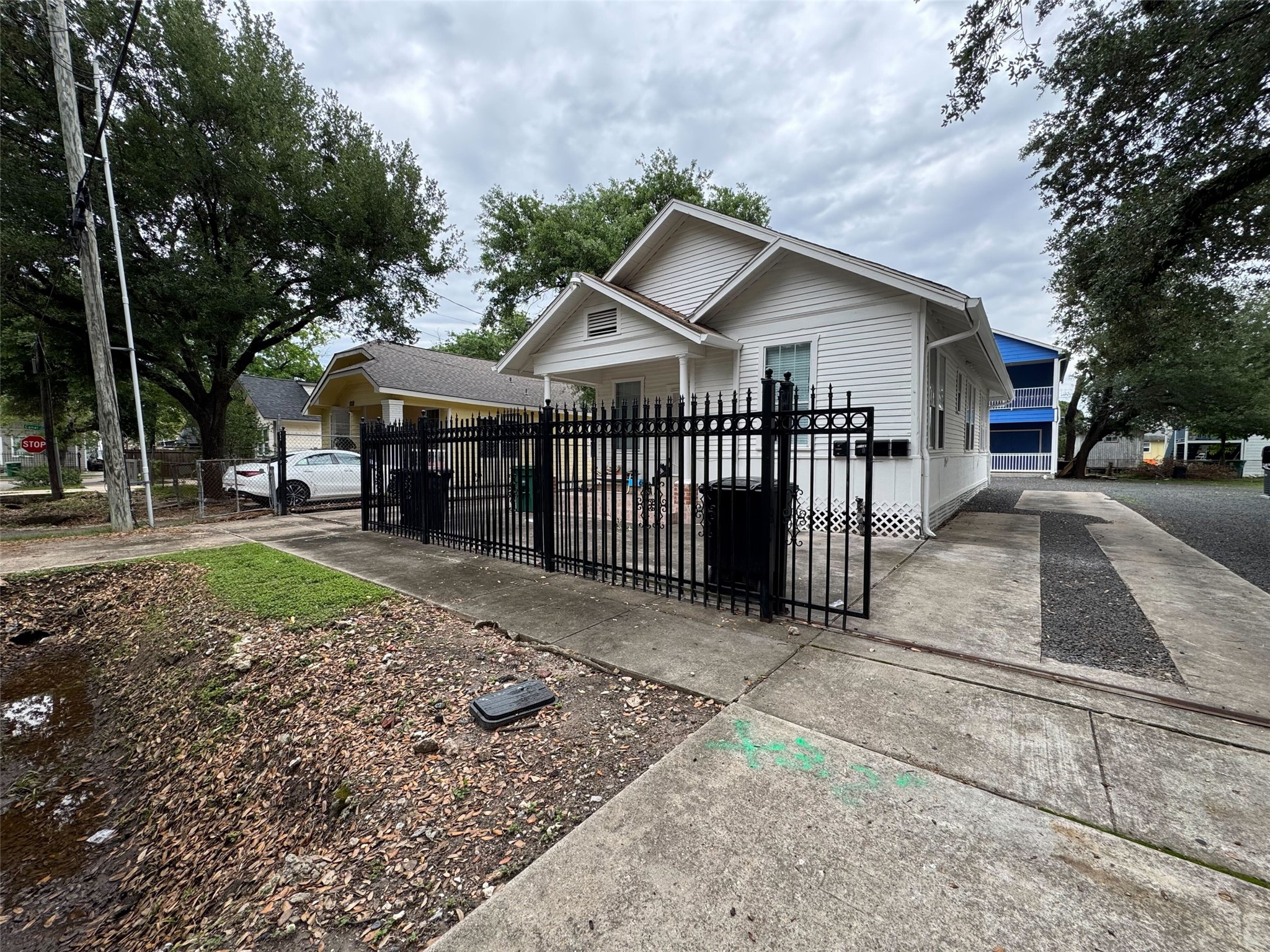 15 Stiles Street Houston, TX 77011 - Photo 4 of 33 a view of a house with a yard and large trees