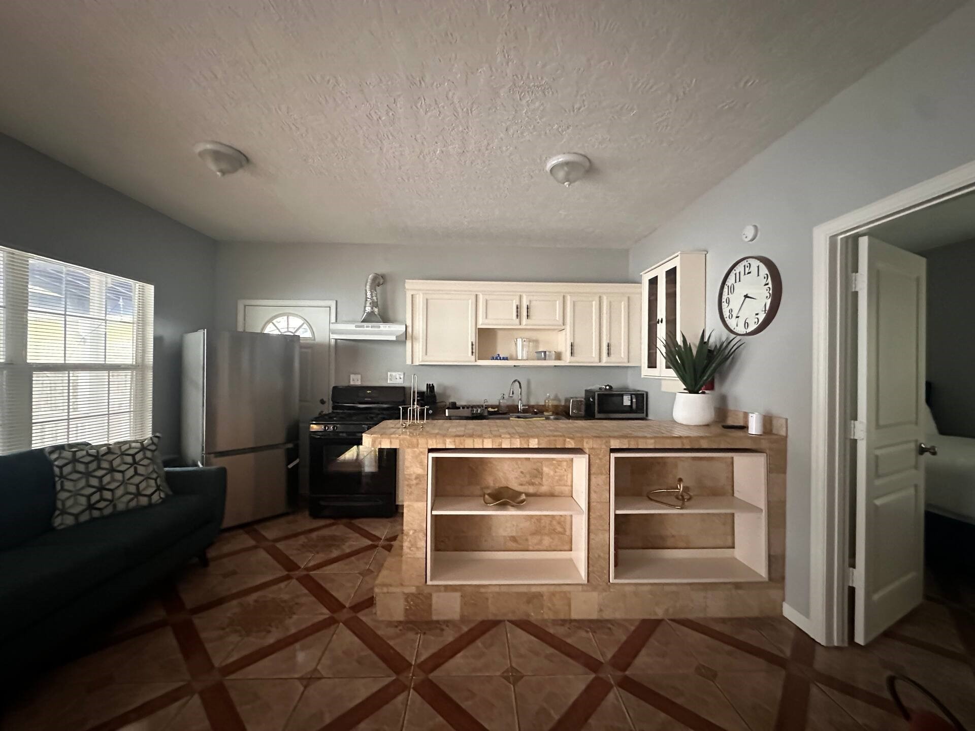 15 Stiles Street Houston, TX 77011 - Photo 8 of 33 a kitchen with stainless steel appliances a stove and cabinets