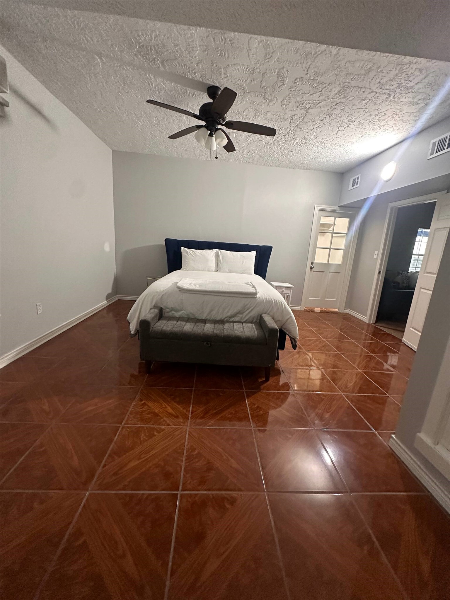 15 Stiles Street Houston, TX 77011 - Photo 10 of 33 a bedroom with a bed and a mirror