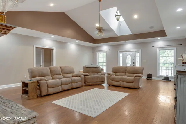 $2,900 | 16634 Highway 330, Abbeville, LA 70510