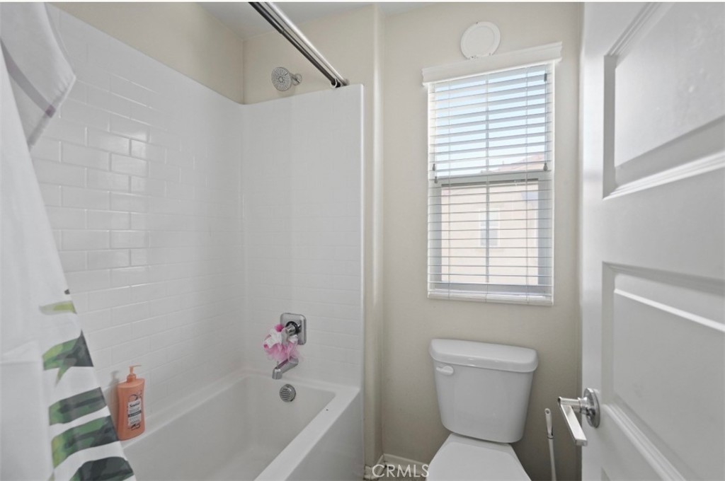 2248 Ridge Court Perris, CA 92571 - Photo 24 of 48 a bathroom with a toilet and a bathtub