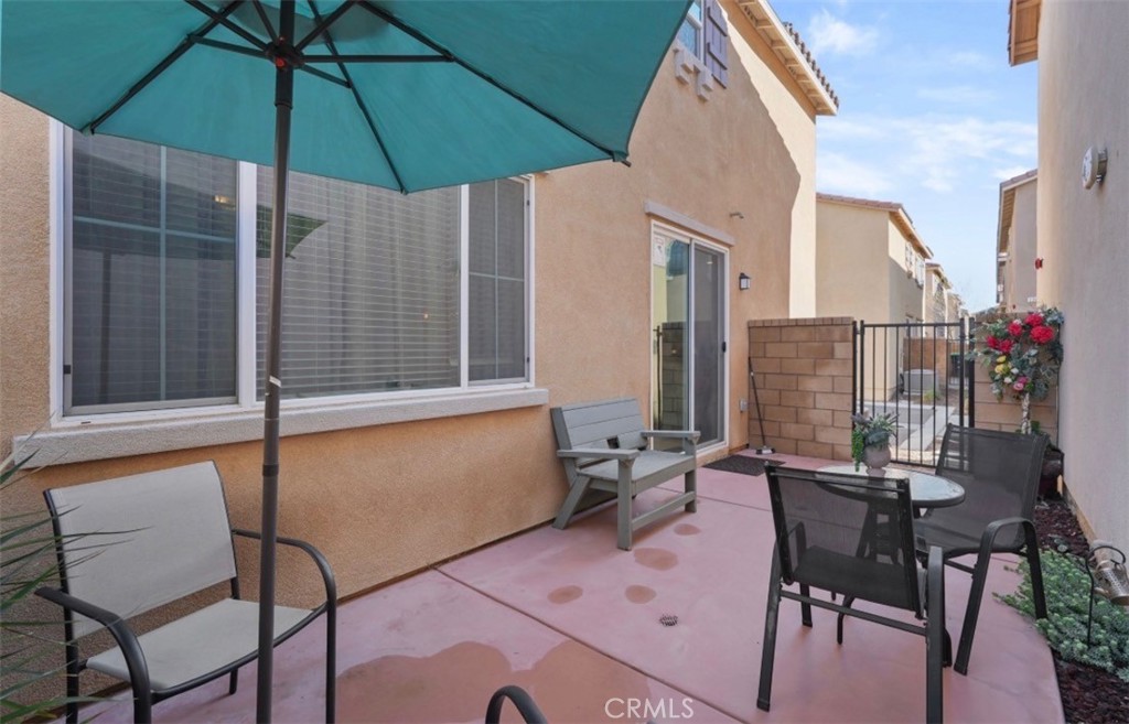 2248 Ridge Court Perris, CA 92571 - Photo 41 of 48 a balcony with table and chairs