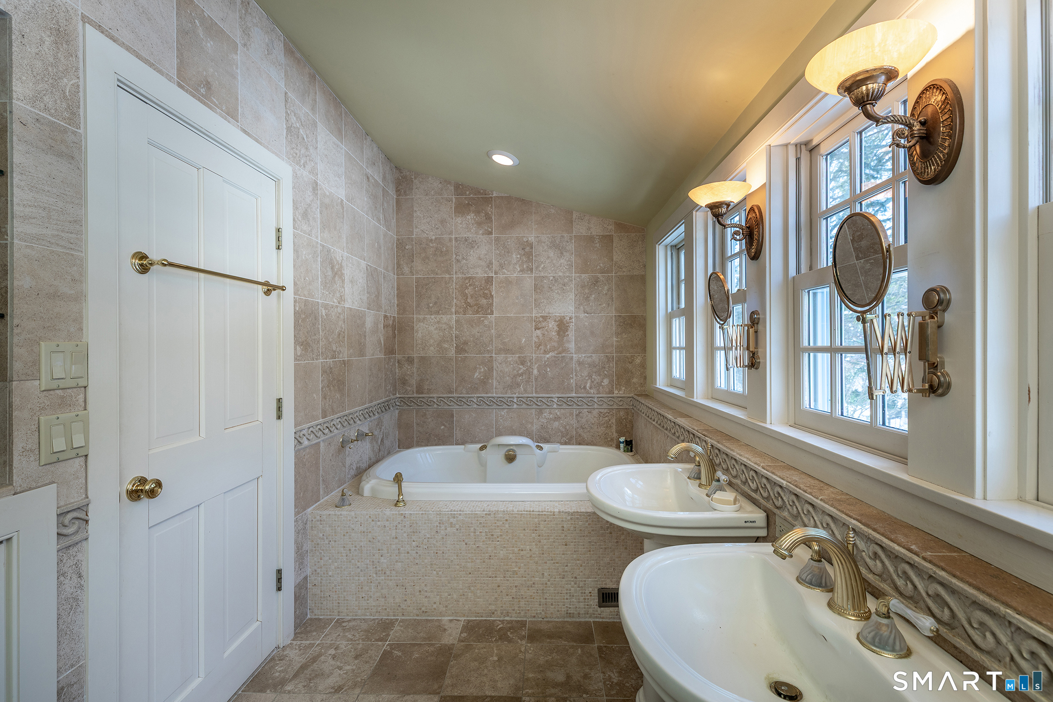 46 Spooner Hill Road Kent, CT 06757 - Photo 40 of 44 a bathroom with a tub and a sink