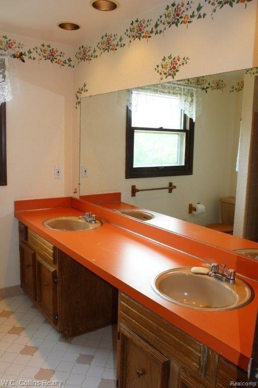 7600 33 Mile Road Romeo, MI 48065 - Photo 22 of 32 Upstairs Bath