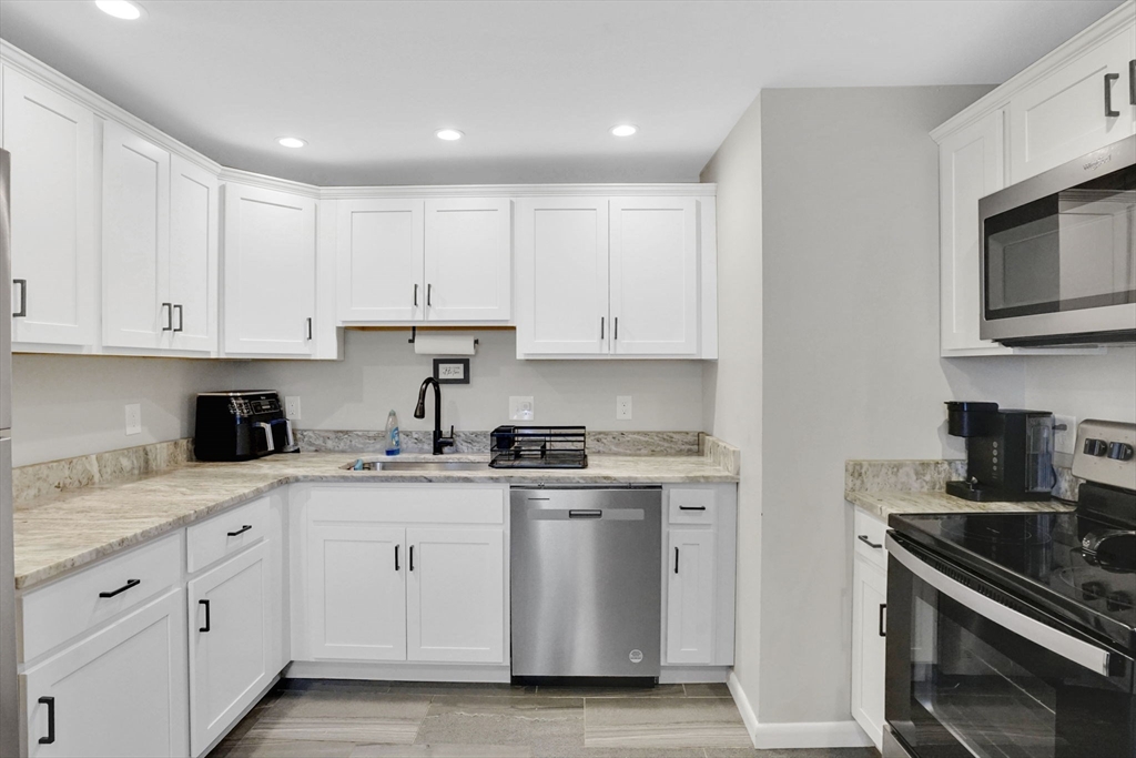 130 Fieldston Street Springfield, MA 01119 - Photo 6 of 28
