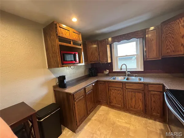$129,900 | 3404 Oak Drive, Alton, IL 62002