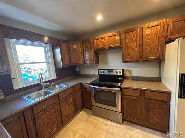 $129,900 | 3404 Oak Drive, Alton, IL 62002