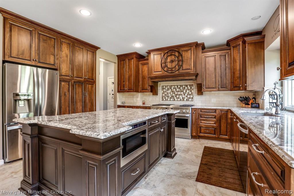 121 Woodward Road Canton, MI 48188 - Photo 2 of 47