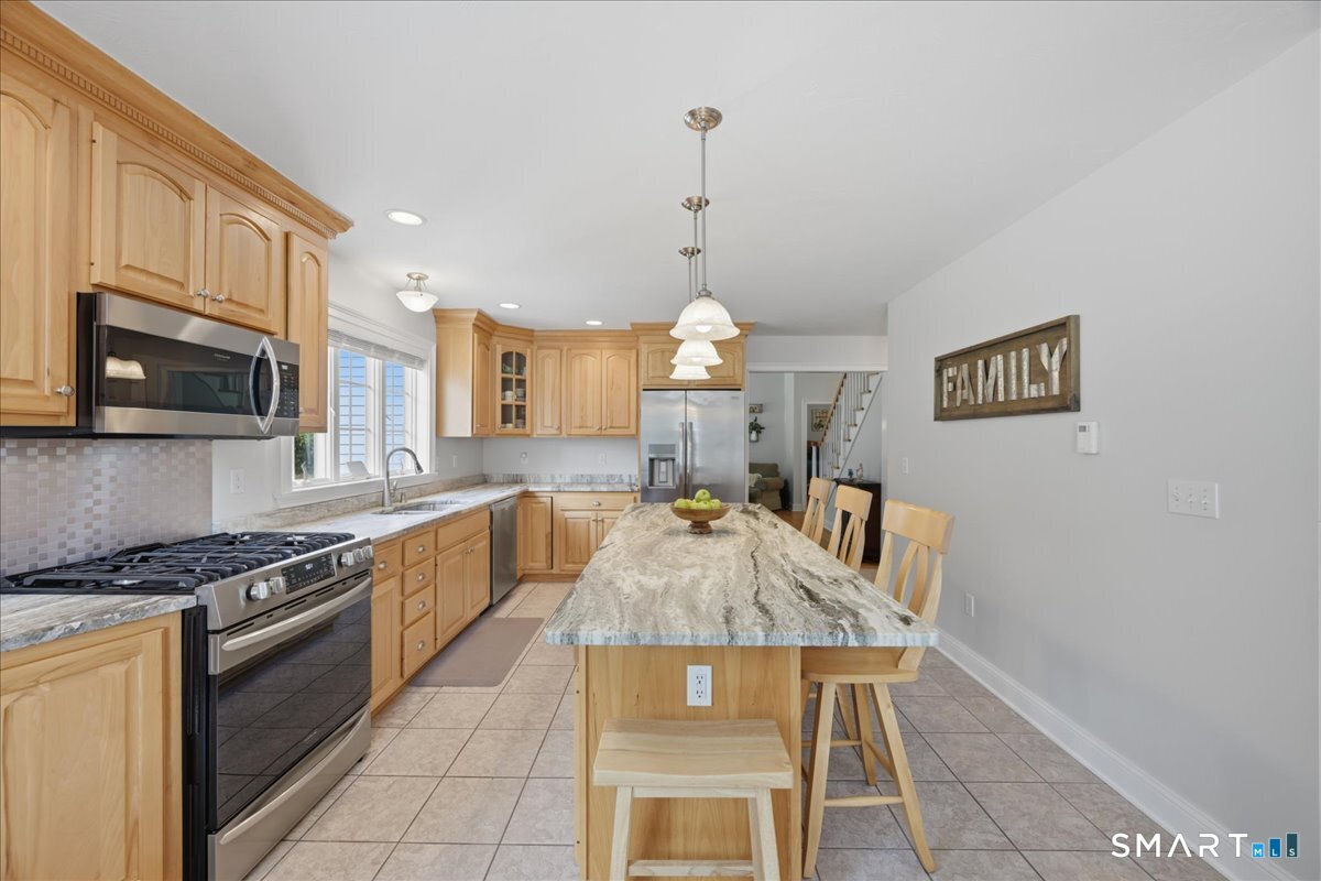75 Derry Hill Road Montville, CT 06382 - Photo 7 of 37