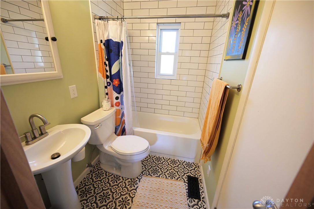 4356 Sunray Road Dayton, OH 45429 - Photo 10 of 25 Bathroom