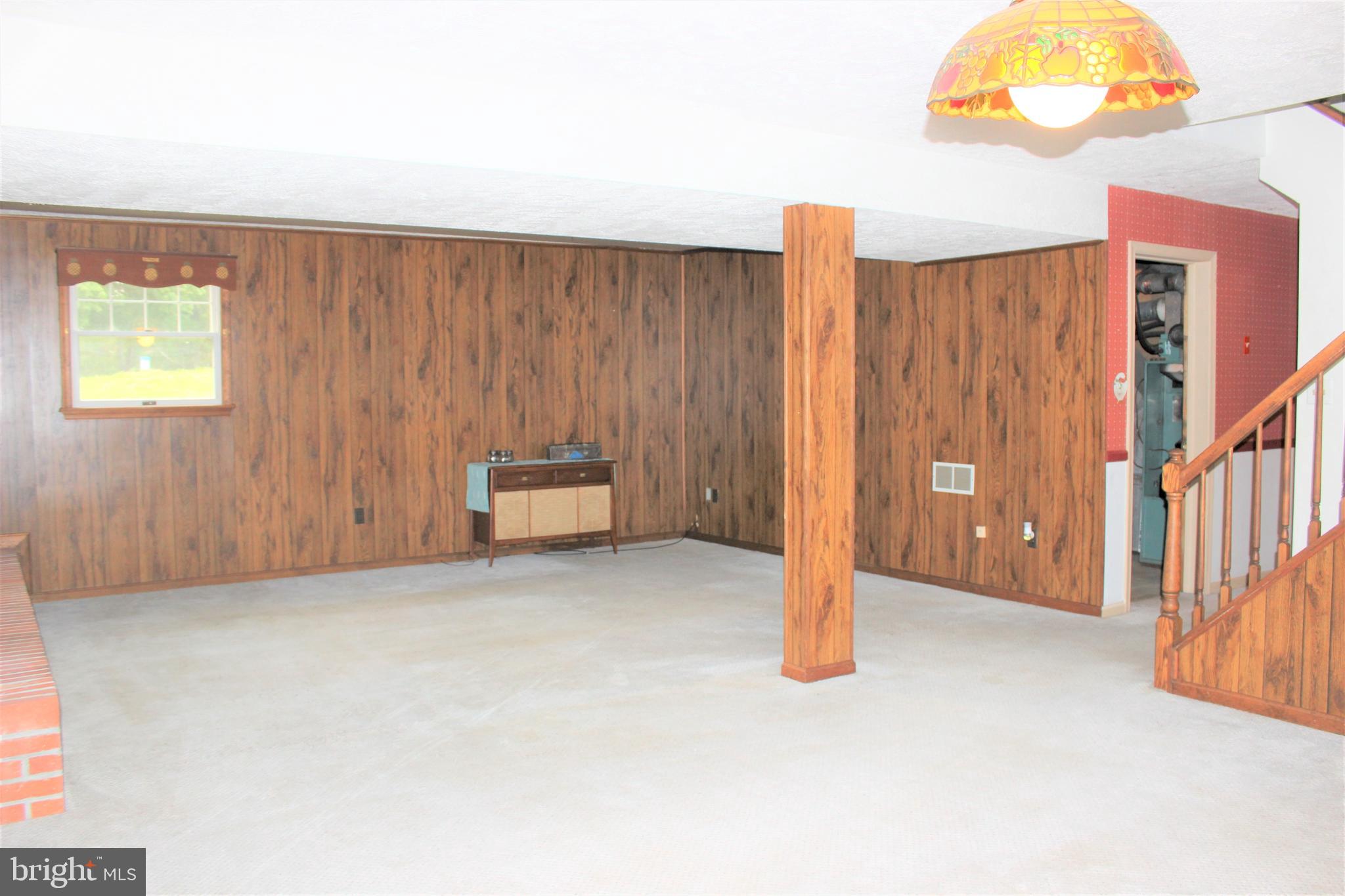 2712 Bachman Road Manchester, MD 21102 - Photo 23 of 45 family room