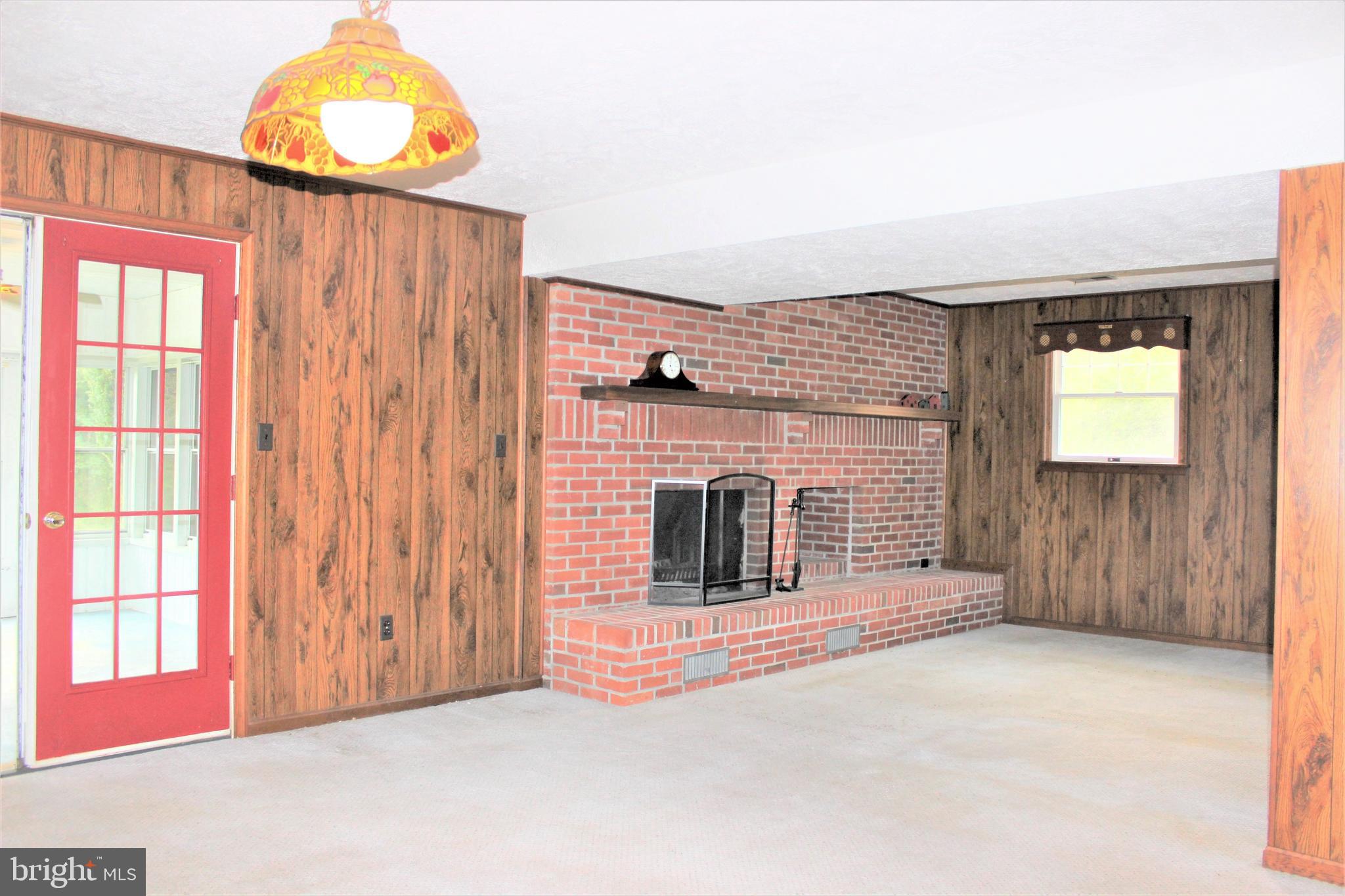 2712 Bachman Road Manchester, MD 21102 - Photo 24 of 45 Family room