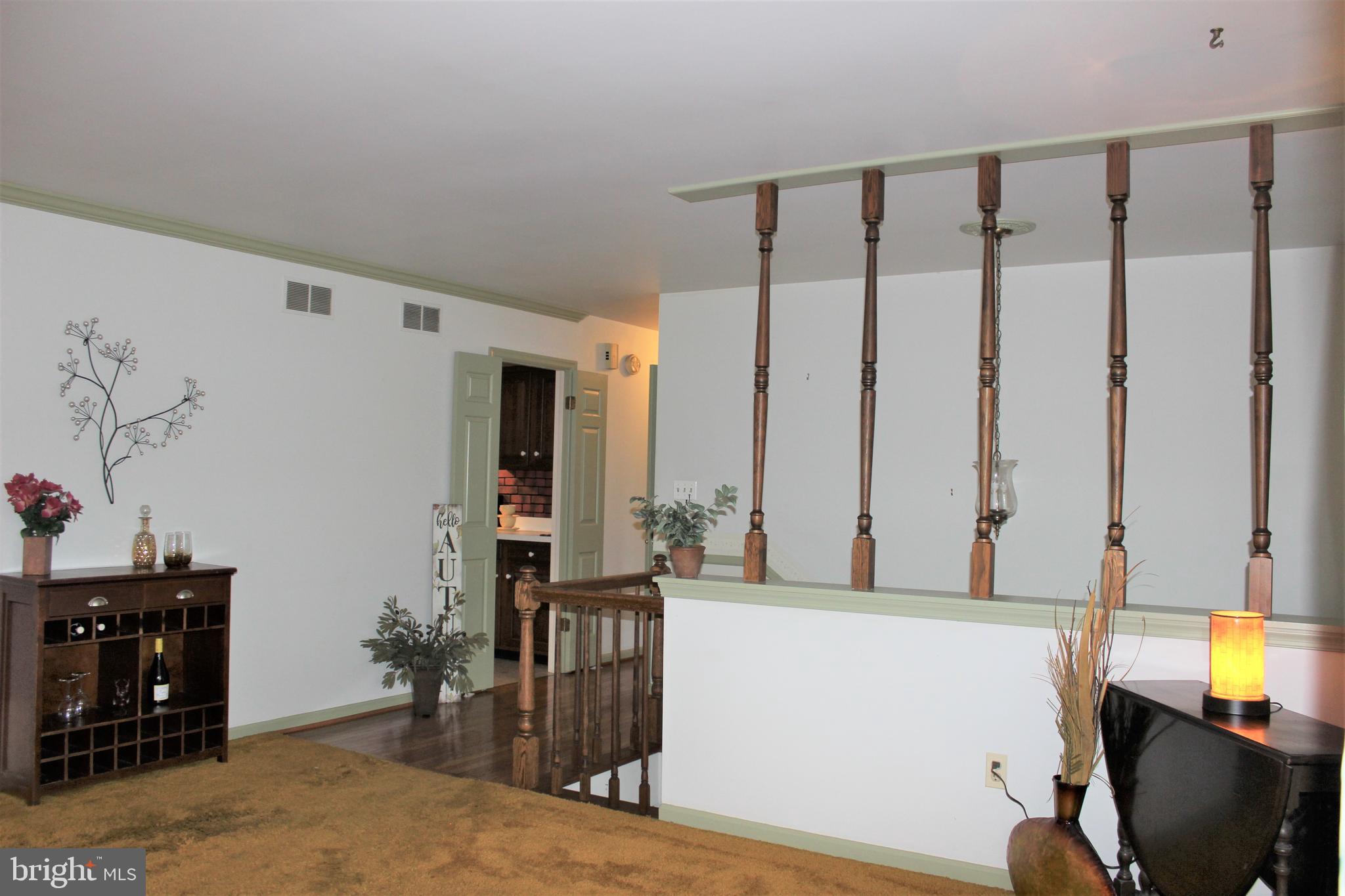 2712 Bachman Road Manchester, MD 21102 - Photo 4 of 45 Living room