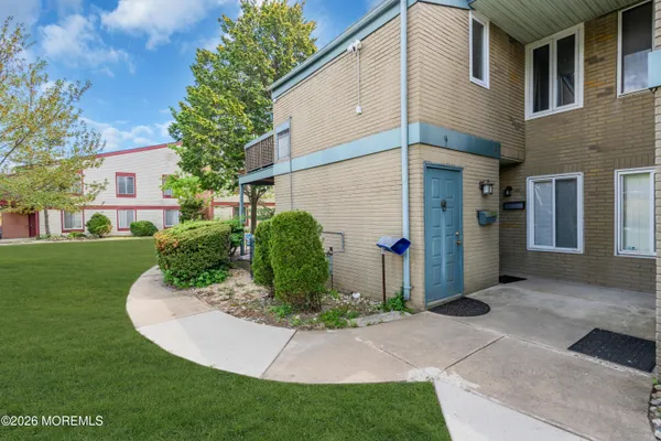 $249,500 | 16 Northrup Drive, Unit 221, Brick, NJ 08724