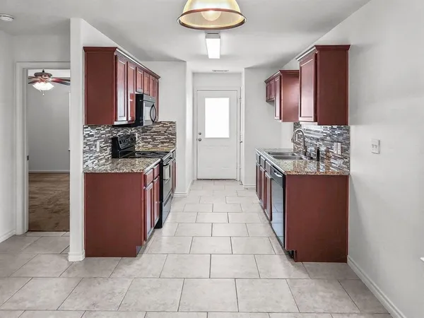 $499,900 | 821-823 East College Avenue, Princeton, TX 75407