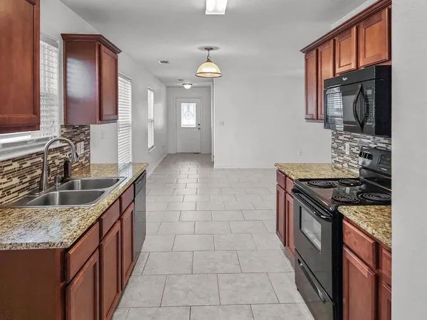 $499,900 | 821-823 East College Avenue, Princeton, TX 75407