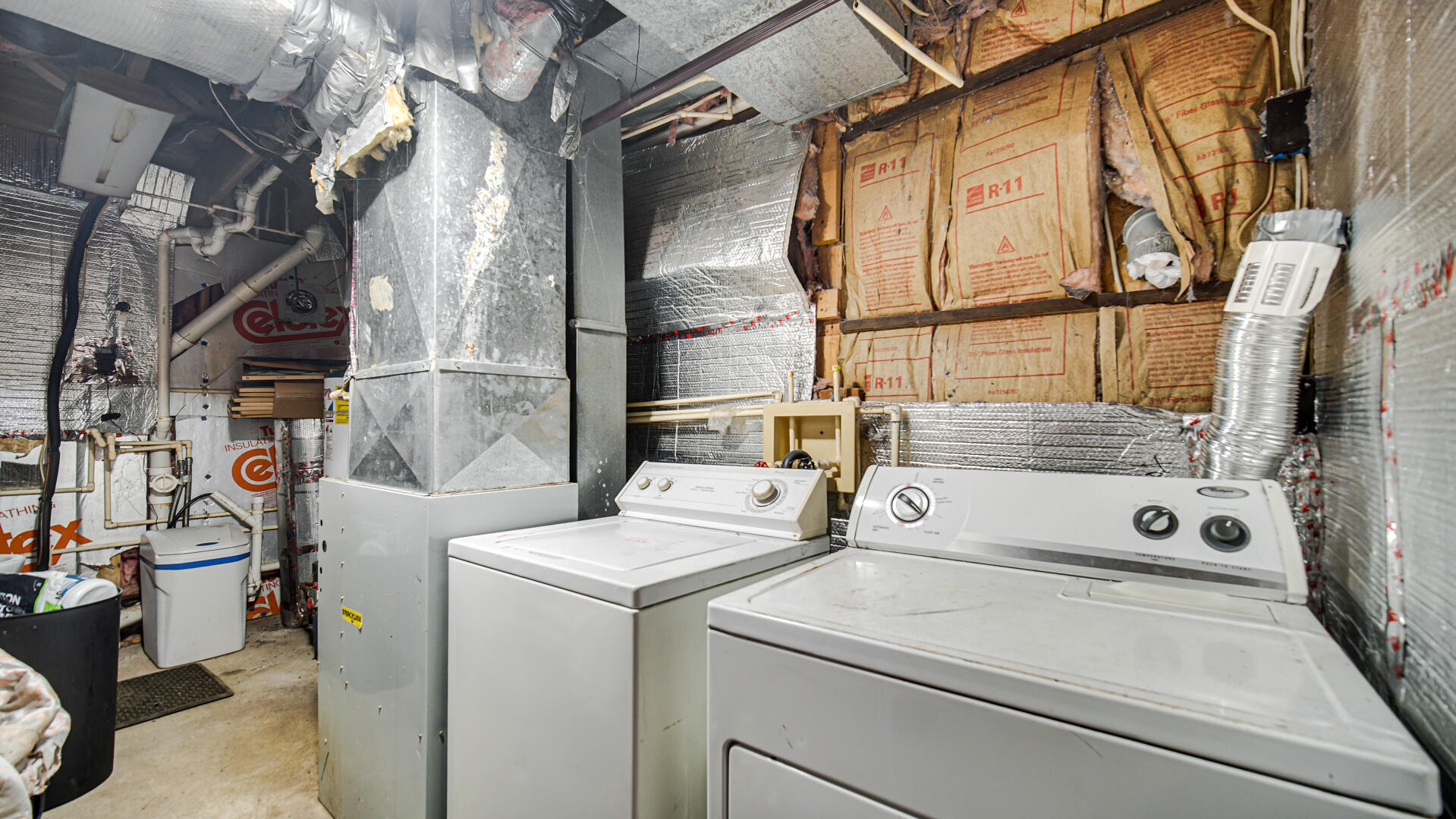 5505 West Schultz Road La Porte, IN 46350 - Photo 34 of 39 a utility room with dryer and washer