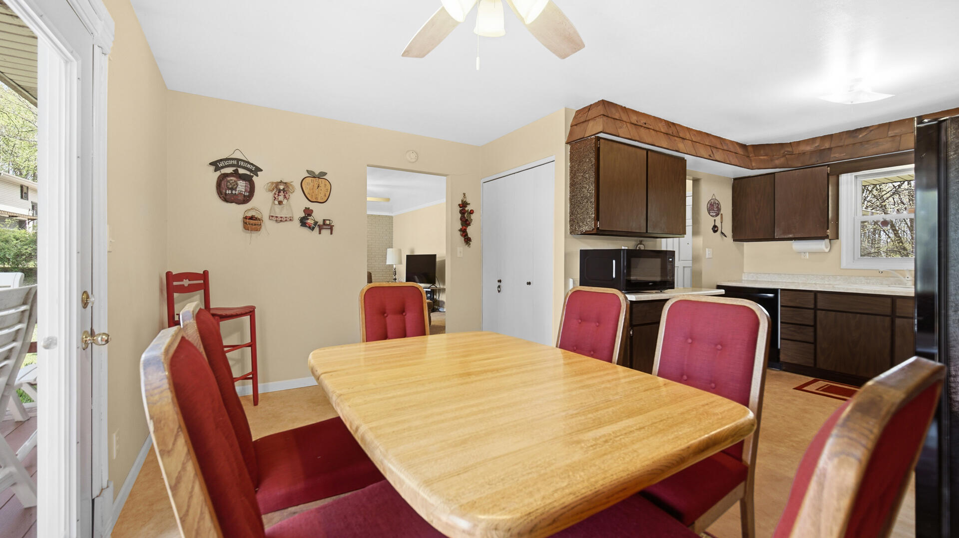 5505 West Schultz Road La Porte, IN 46350 - Photo 4 of 39 a dining room with furniture and window