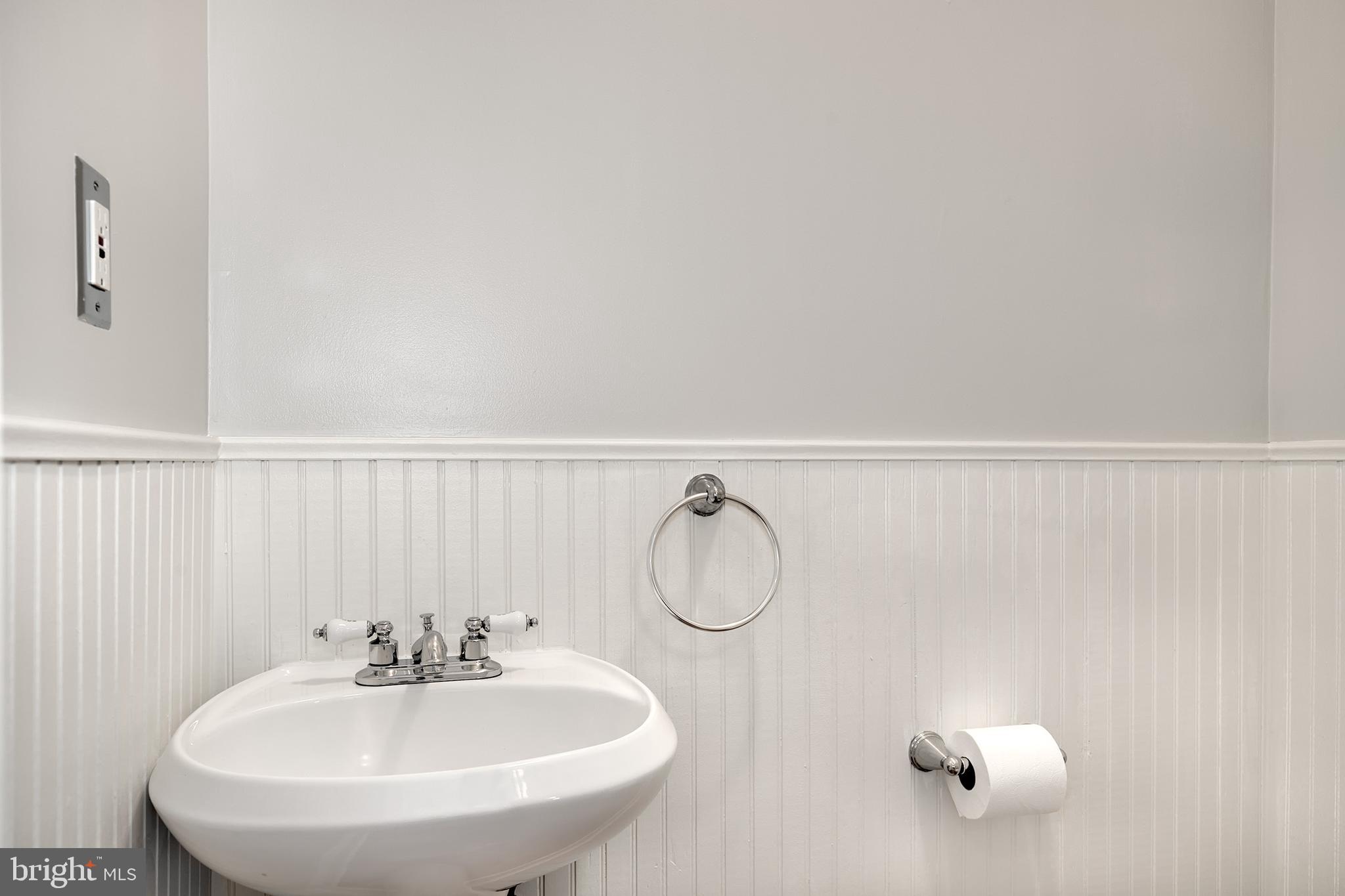 2402 Brambleton Road Baltimore, MD 21209 - Photo 16 of 39