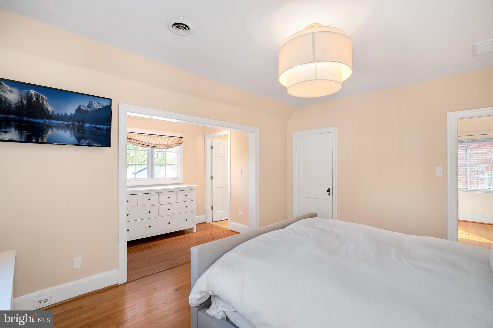 2402 Brambleton Road Baltimore, MD 21209 - Photo 20 of 39