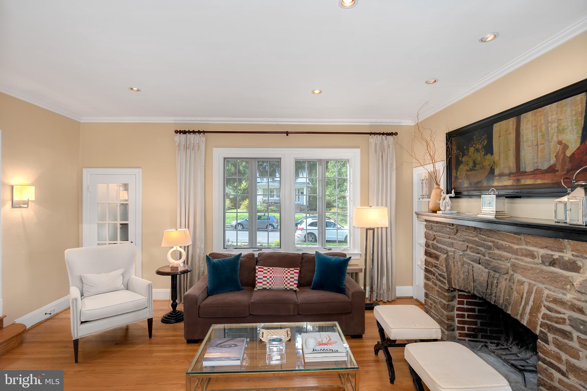 2402 Brambleton Road Baltimore, MD 21209 - Photo 4 of 39
