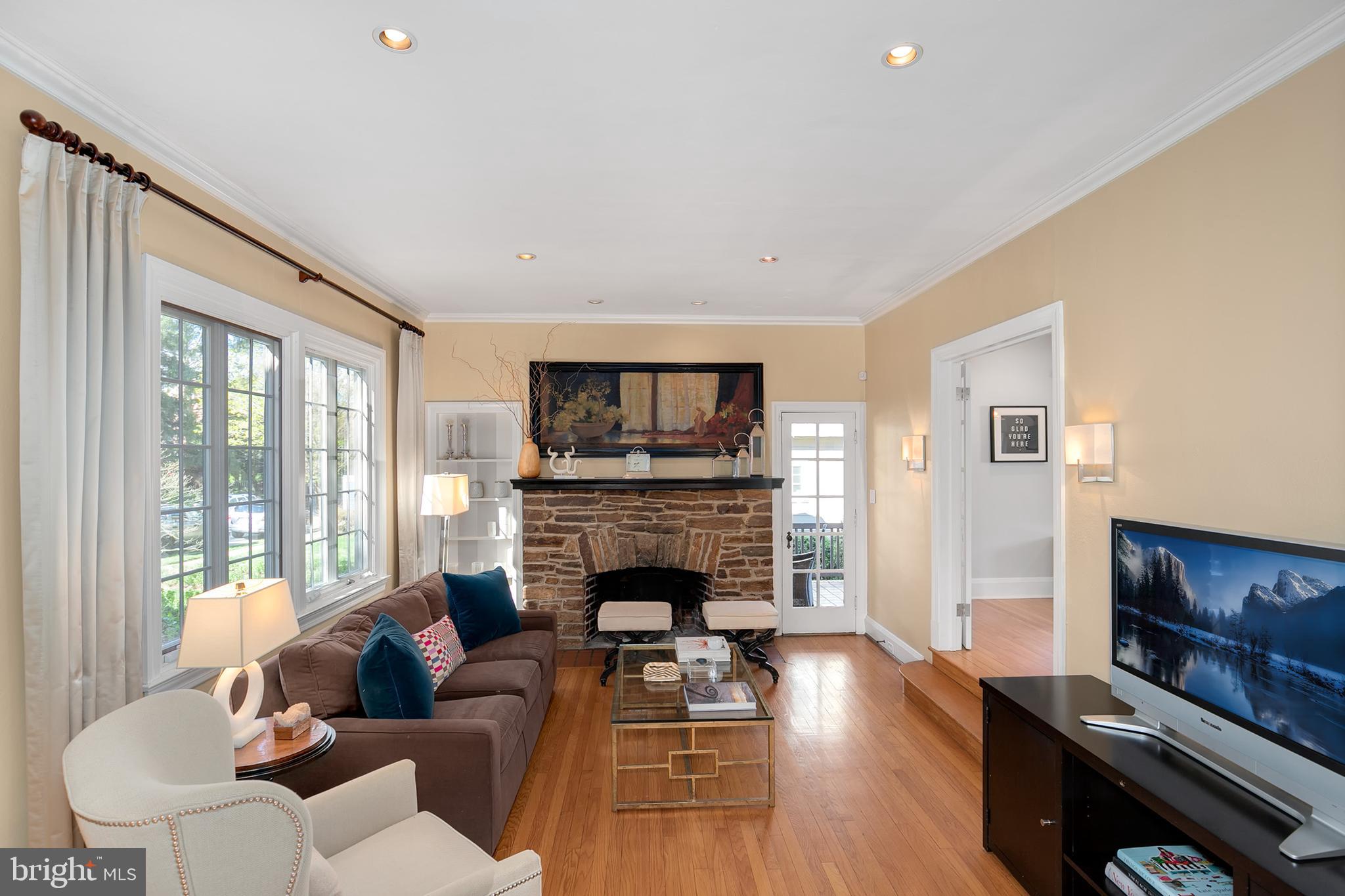 2402 Brambleton Road Baltimore, MD 21209 - Photo 6 of 39