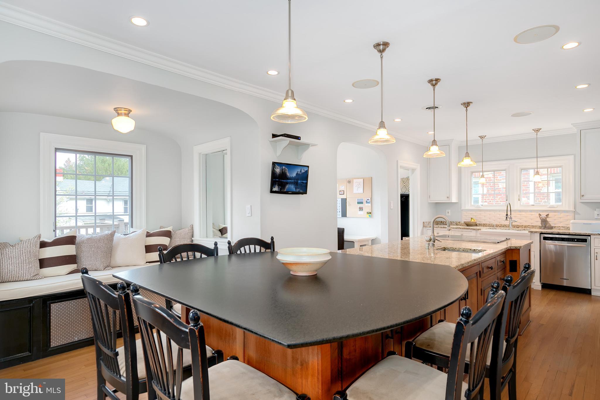 2402 Brambleton Road Baltimore, MD 21209 - Photo 8 of 39