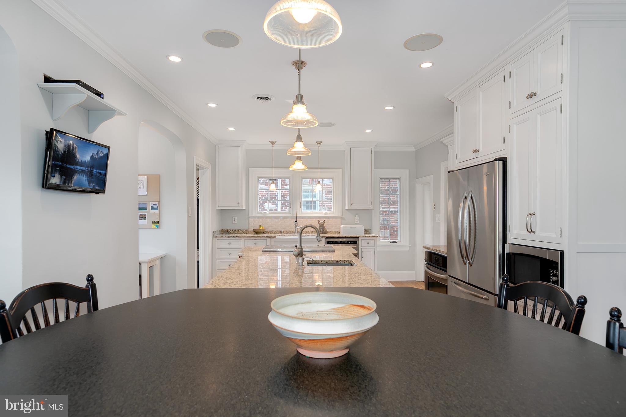 2402 Brambleton Road Baltimore, MD 21209 - Photo 9 of 39