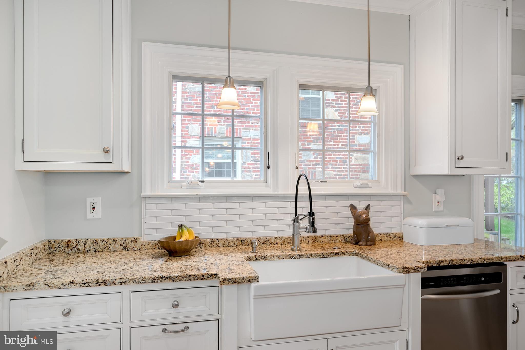 2402 Brambleton Road Baltimore, MD 21209 - Photo 10 of 39