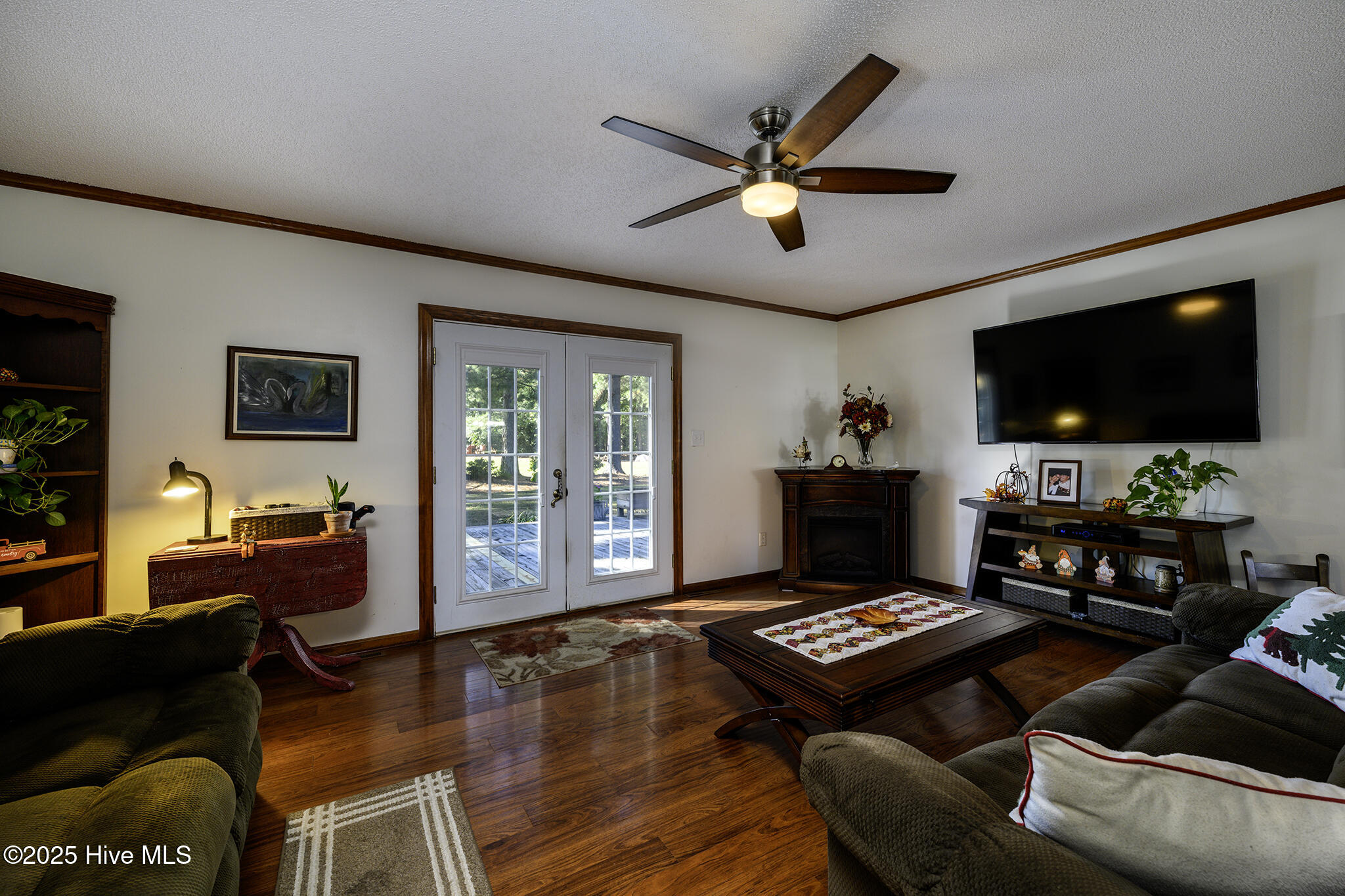 335 Guinea Town Road Trenton, NC 28585 - Photo 12 of 72 Living Room