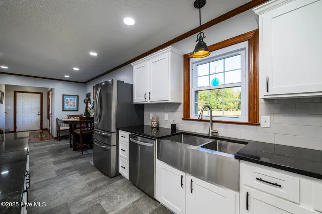 $750,000 | 335 Guinea Town Road, Trenton, NC 28585