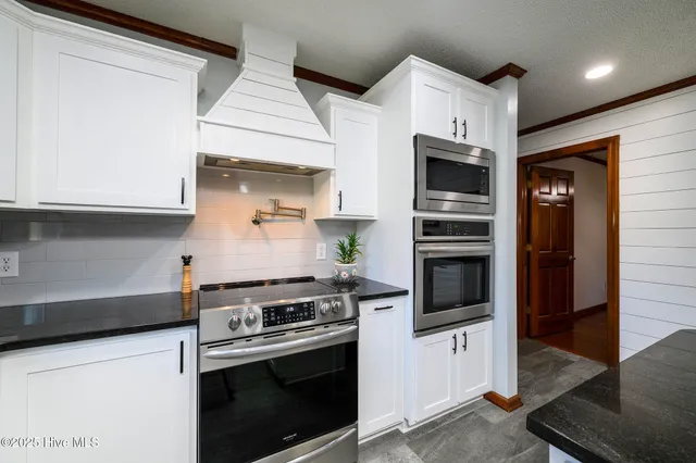 $750,000 | 335 Guinea Town Road, Trenton, NC 28585