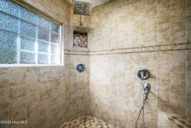 $750,000 | 335 Guinea Town Road, Trenton, NC 28585