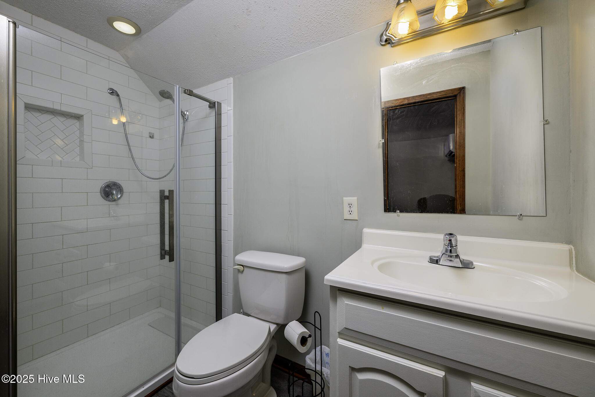 335 Guinea Town Road Trenton, NC 28585 - Photo 41 of 72 Upstairs Full Bathroom