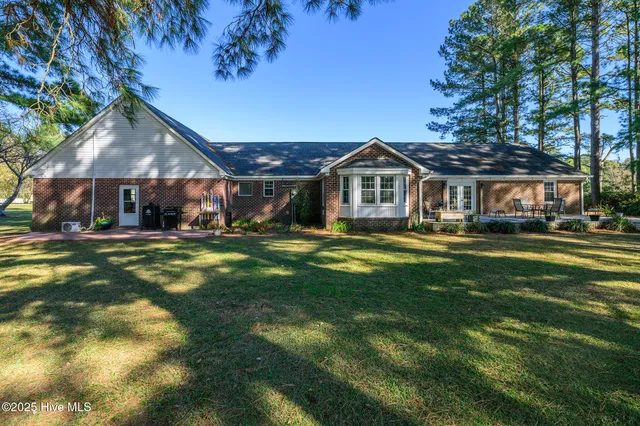 $750,000 | 335 Guinea Town Road, Trenton, NC 28585