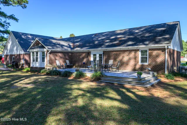 $750,000 | 335 Guinea Town Road, Trenton, NC 28585