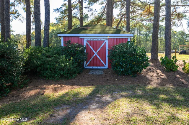 $750,000 | 335 Guinea Town Road, Trenton, NC 28585