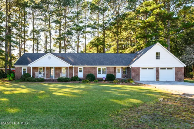 $750,000 | 335 Guinea Town Road, Trenton, NC 28585