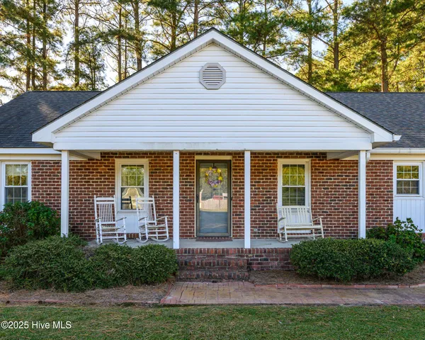 $750,000 | 335 Guinea Town Road, Trenton, NC 28585