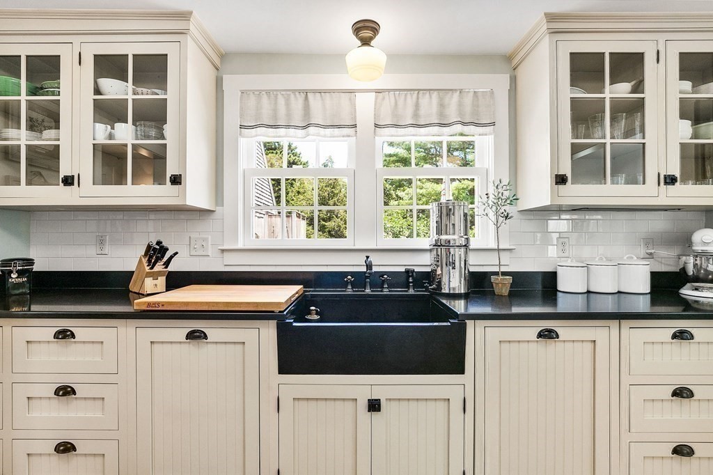 161 Cockle Cove Road Chatham, MA 02659 - Photo 13 of 42