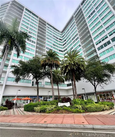 $2,950 | 7135 Collins Avenue, Unit 1523, Miami Beach, FL 33141