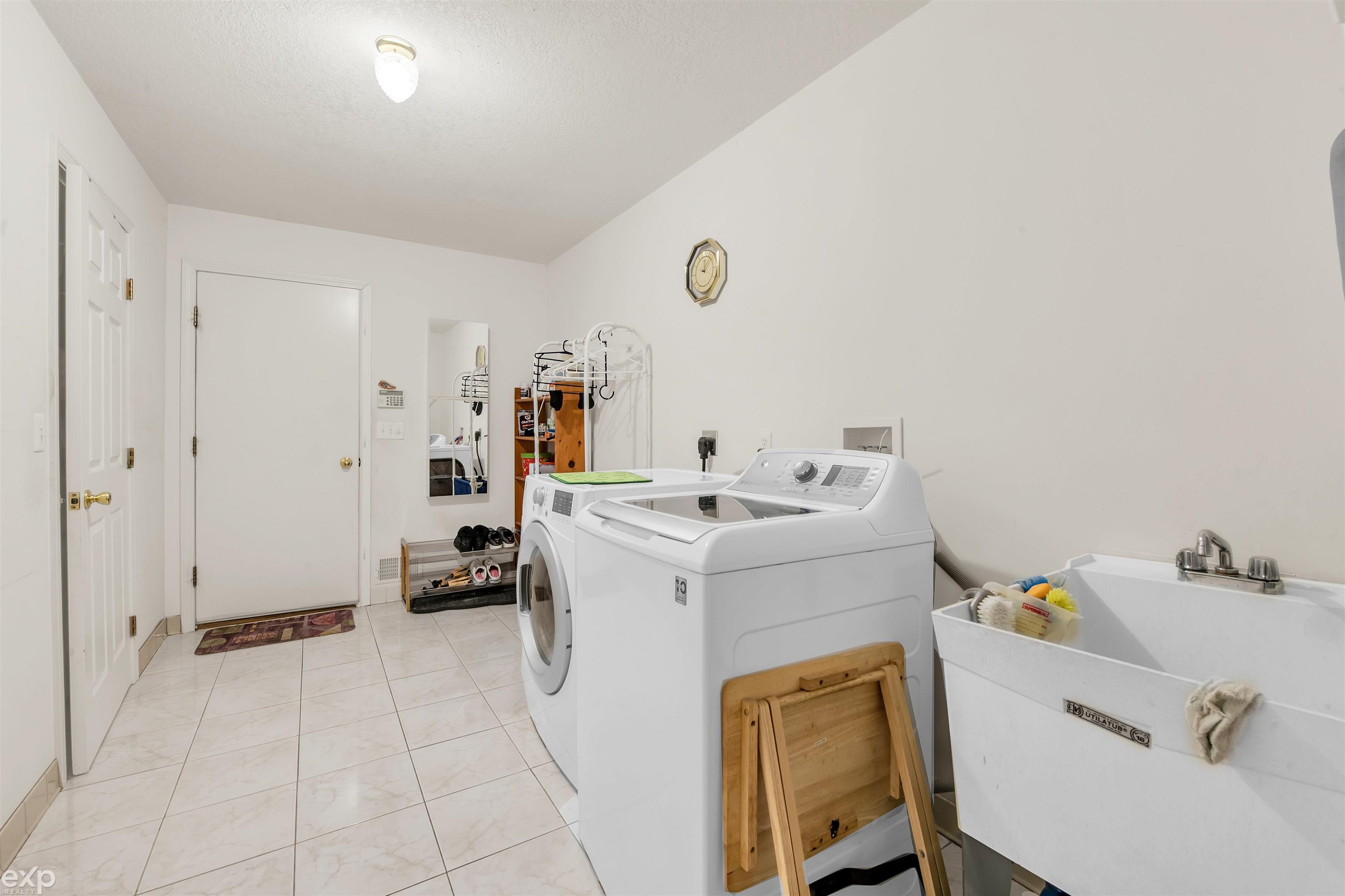 23890 Hall Road Woodhaven, MI 48183 - Photo 35 of 39