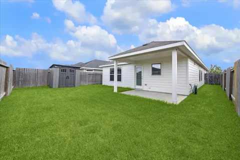 a view of a house with a backyard